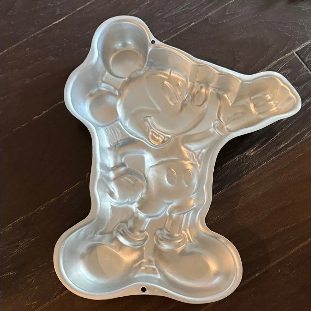 Wilton Silver Mickey Mouse Character Cake Pan